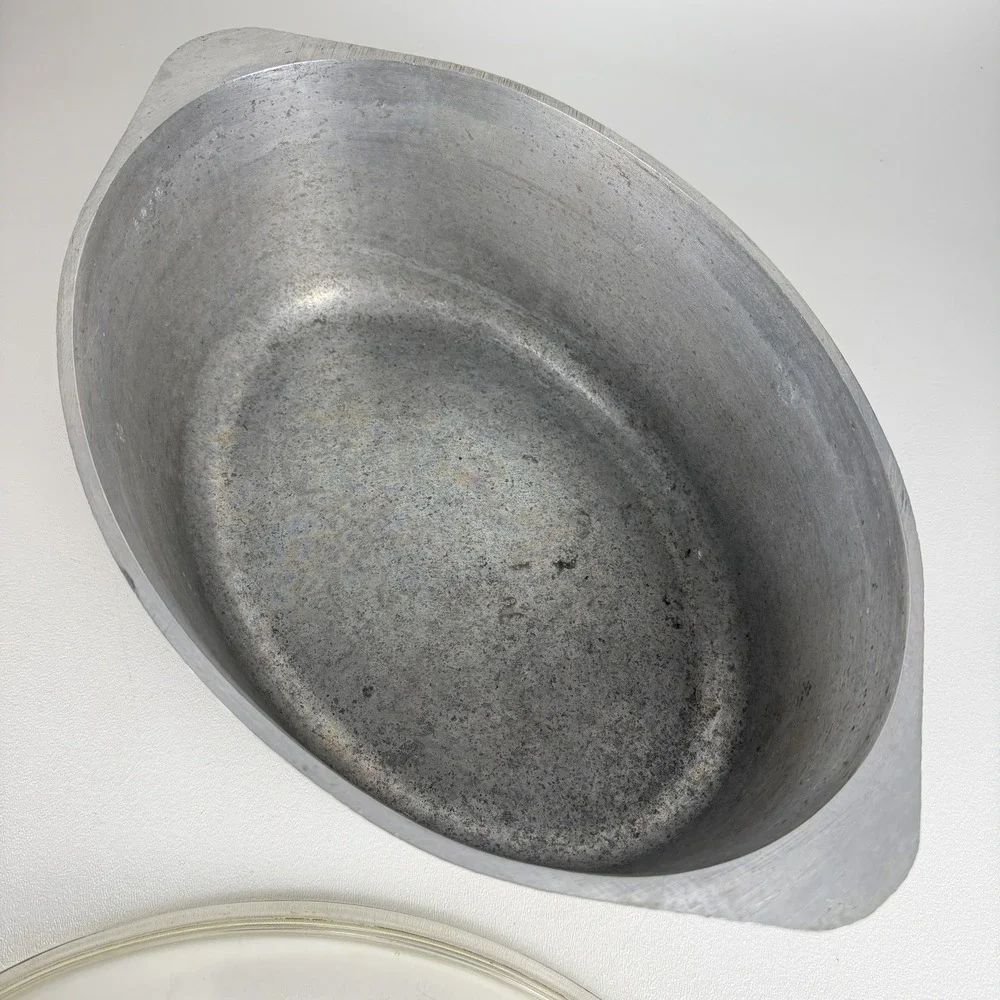 Vintage Club Aluminum Hammercraft 15-Inch Oval Roaster with Clear Glass Dome Lid